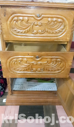 কাঠের ওয়ার্ডরোব